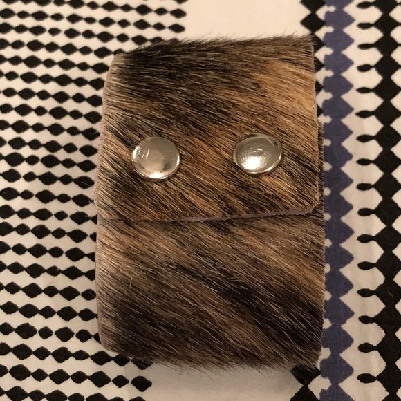 Made 🇺🇸 Cowhide Cuff Bracelet - Picture 6 of 6